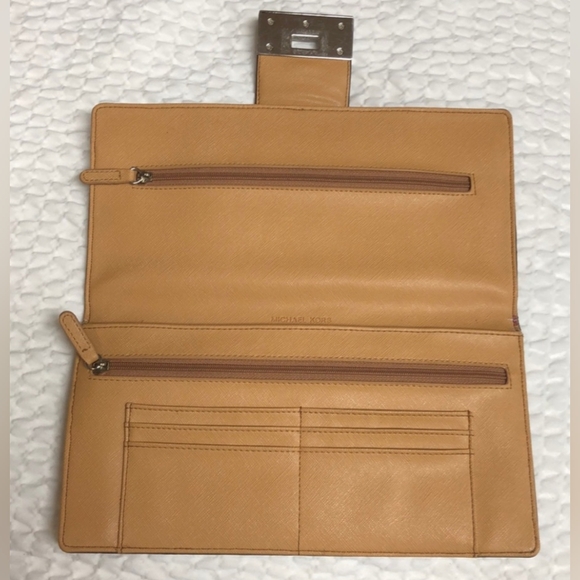 Michael Kors Large Taupe Croc Embossed Clutch Wallet - Picture 5 of 9